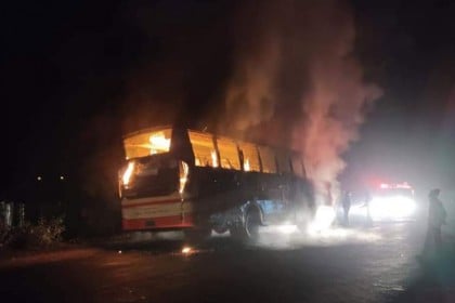 পিকনিকের বাসে আগুন; অল্পের জন্য রক্ষা অর্ধশতাধিক যাত্রী