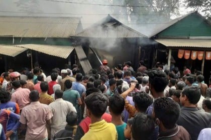 নালিতাবাড়ীতে আগুনে পুড়ল তিন দোকান 

