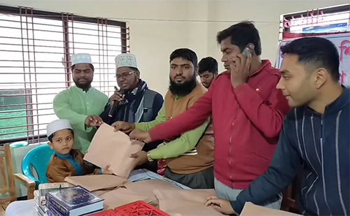 গাংনীতে শিক্ষা উপকরণ বিতরণ