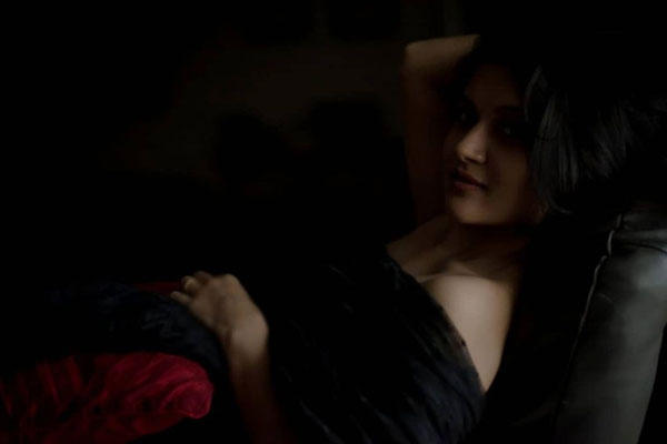 অন্ধকারে শীতযাপন পছন্দ মিথিলার