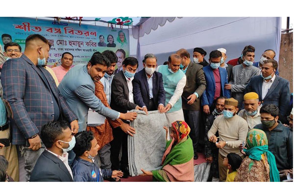ঢাকা মহানগর দক্ষিণ যুবলীগের উদ্যোগে লালবাগে শীতবস্ত্র বিতরণ