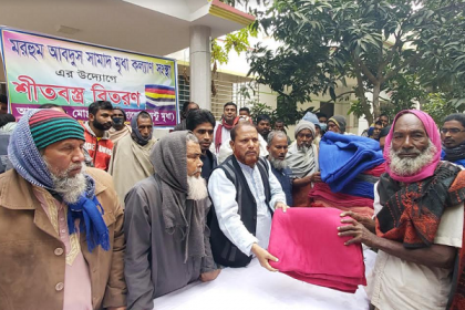 চরভদ্রাসনে শীতার্তদের মাঝে কম্বল বিতরণ