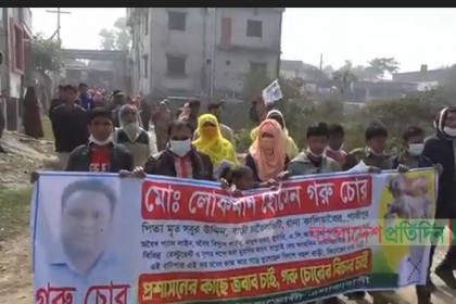 আশুলিয়ায় গরু চোরকে গ্রেফতারের দাবিতে বিক্ষোভ
