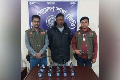 মেহেরপুরে ফেনসিডিলসহ আটক ১