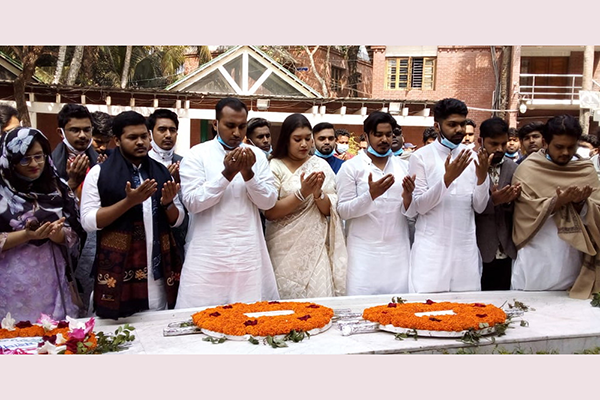 বঙ্গবন্ধুর সমাধিতে ফরিদপুর জেলা ছাত্রলীগের শ্রদ্ধা নিবেদন