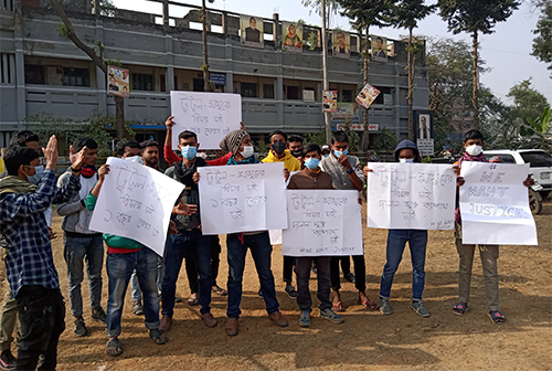 কালিয়াকৈরে অটোপাস থেকে বঞ্চিত প্রায় অর্ধশত শিক্ষার্থী, বিক্ষোভ