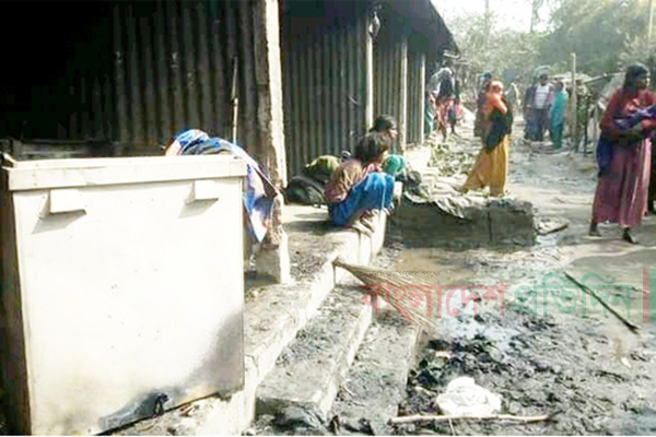 শৈলকূপায় ভূমিহীনদের আবাসনে অগ্নিকান্ডে ১০টি ঘর পুড়ে ছাই