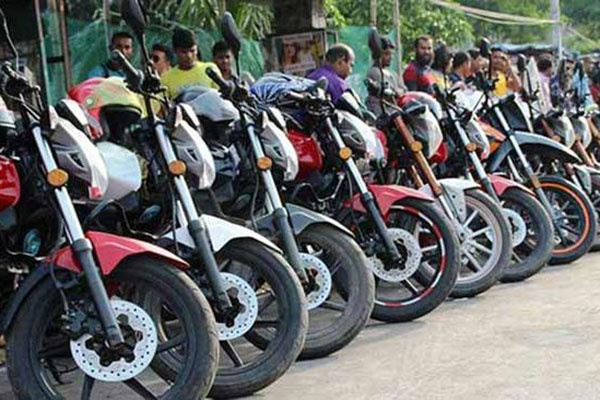 মোটরসাইকেল নিবন্ধন ফি নামল অর্ধেকে