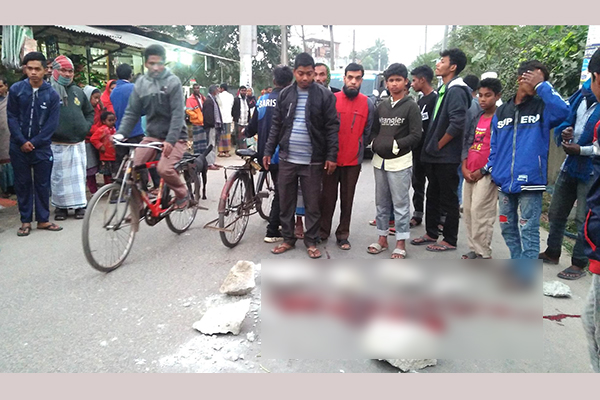 বরিশালে দ্রুতগামী মোটরসাইকেলের ধাক্কায় প্রাণ গেল পথচারীর