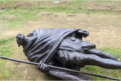 ক্যালিফোর্নিয়ায় মহাত্মা গান্ধীর ভাস্কর্য ভাঙচুর