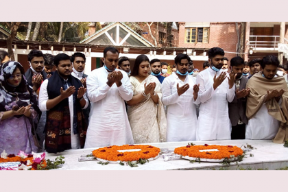 বঙ্গবন্ধুর সমাধিতে ফরিদপুর জেলা ছাত্রলীগের শ্রদ্ধা নিবেদন