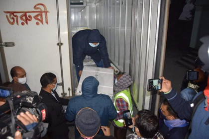  রংপুর করোনা টিকার প্রথম চালান পৌঁছাল