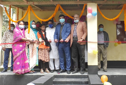 জামালপুরে প্রধানমন্ত্রীর ঘর ও দোকান পেল ভ্যান চালক শিশু শম্পার পরিবার