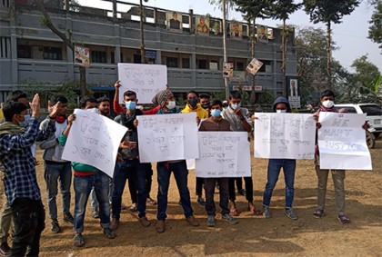 কালিয়াকৈরে অটোপাস থেকে বঞ্চিত প্রায় অর্ধশত শিক্ষার্থী, বিক্ষোভ