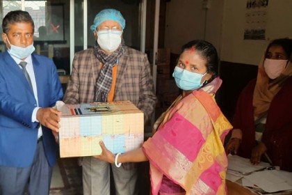বরিশালে গ্রামীণ নারীদের মাঝে জেলা পরিষদের সেলাই মেশিন বিতরণ 