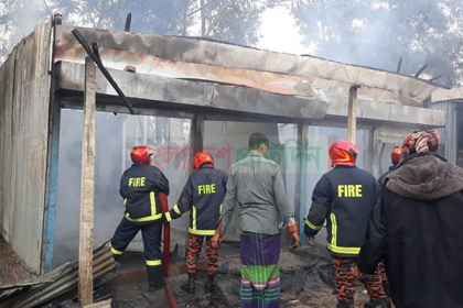 সখীপুরে আগুনে পুড়লো তুলার গোডাউনসহ দুই দোকান