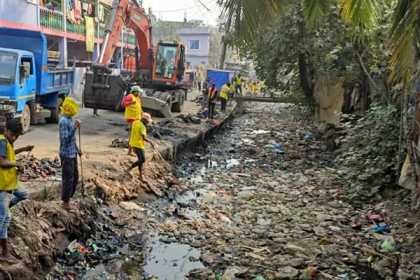 মুসলিমাবাদ খাল পরিষ্কার করলো চসিক