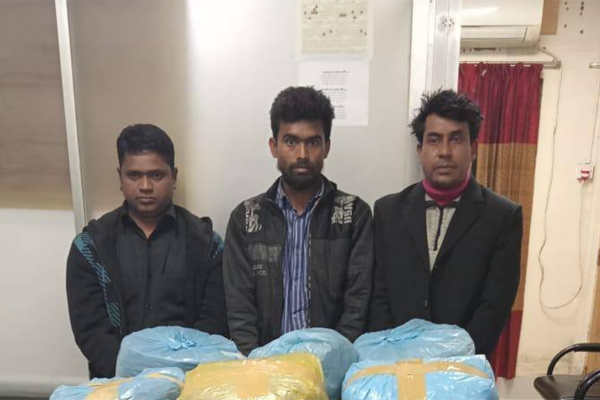 ৫০ কেজি গাঁজা এবং ১০ হাজার পিস ইয়াবাসহ গ্রেফতার ৫ 