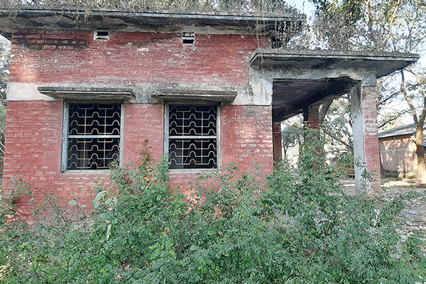 ঠাকুরগাঁওয়ে পাউবো’র পরিত্যক্ত ভবন অপরাধীদের ‘স্বর্গরাজ্য’