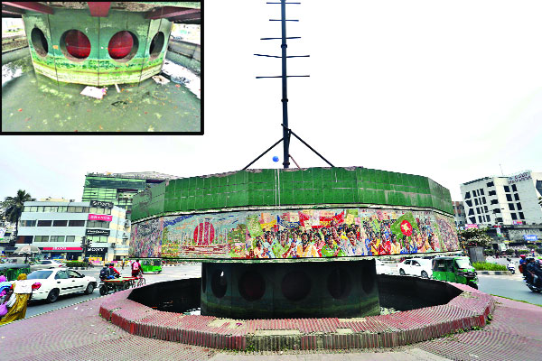 ফোয়ারা আছে পানি নেই