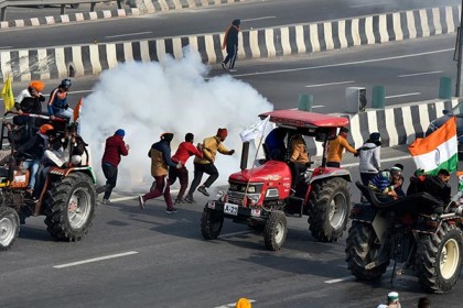ভারতে কৃষকদের আটকাতে কাঁটাতারের বেড়া! 