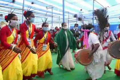 গণবিবাহে নাচলেন মমতা 

