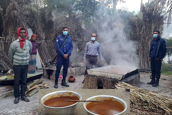 চিনি, চুন, ফিটকিরি ও সরিষার তেল দিয়ে তৈরি হচ্ছে খেজুরের গুড়!