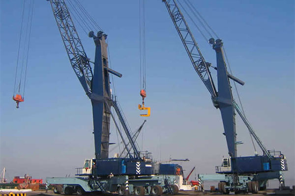 ইরানের চাবাহার বন্দরে স্থানান্তরযোগ্য ক্রেন পাঠাল ভারত

