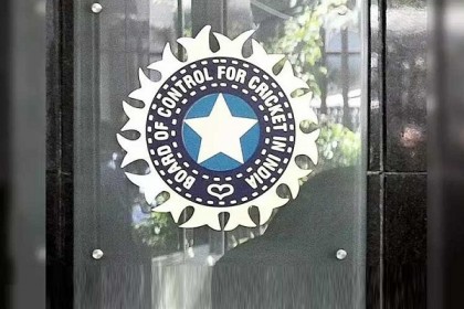 কোহলিদের দ্রুত করোনার ভ্যাকসিন দিতে চায় বিসিসিআই