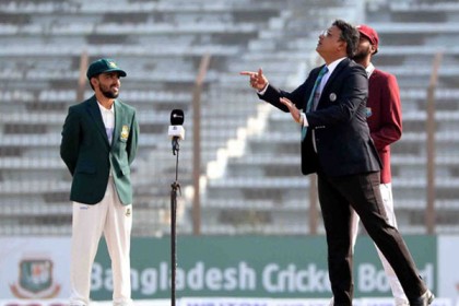 টেস্টে ফেরার ম্যাচে টস জিতে ব্যাটিংয়ে বাংলাদেশ