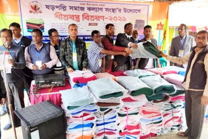 বিশ্বনাথে শীতার্তদের মাঝে কম্বল বিতরণ