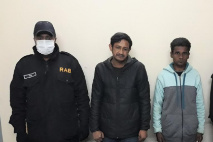 র‌্যাবের অভিযানে নকল স্বর্ণের
মূর্তি ও ইয়াবাসহ আটক ৫