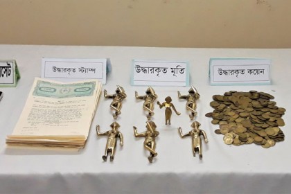 সিংড়ায় নকল স্বর্ণমূর্তি উদ্ধার, নারীসহ গ্রেফতার ৩

