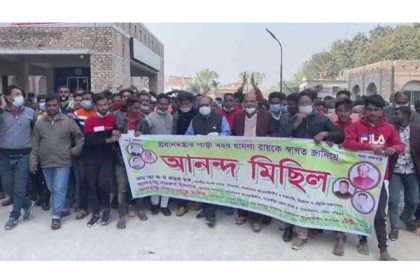 শেখ হাসিনার গাড়ি বহরে হামলা রায়ের পর সাতক্ষীরায় আওয়ামী লীগের আনন্দ মিছিল 