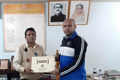 চট্টগ্রামে ভূমি অফিসে হয়রানি ঠেকাতে ‘ফিডব্যাক রেজিস্ট্রার’