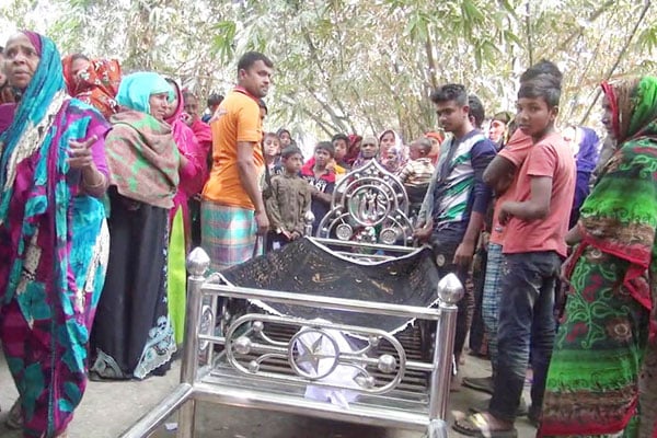 ঝিনাইদহে ট্রেনের ধাক্কায় কলেজছাত্রের মৃত্যু