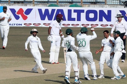 ব্র্যাথওয়েটকে ফেরালেন নাঈম