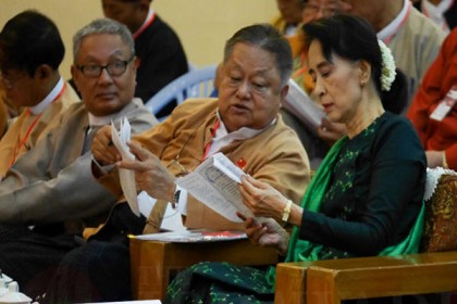 সু চির প্রধান সহযোগী উইন হাতেইন গ্রেফতার