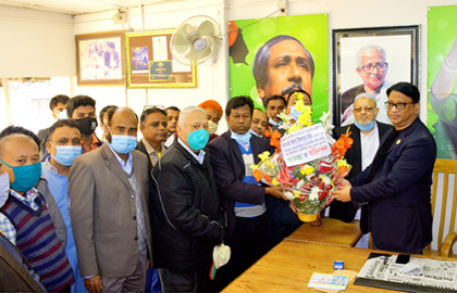 'শেখ হাসিনা বঙ্গবন্ধুর স্বপ্ন বাস্তবায়নে নিরলসভাবে কাজ করে যাচ্ছেন'