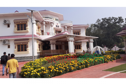 কুমিল্লার গ্রামে চোখ জুড়ানো ‘ফুল বাড়ি’