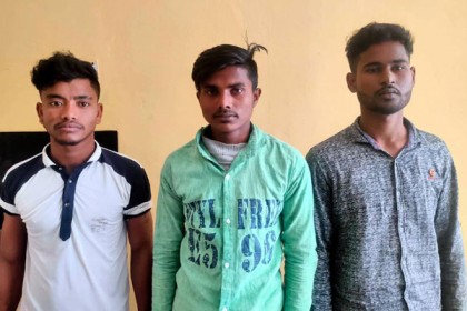 বগুড়ায় পুলিশের অভিযানে
তিন ছিনতাইকারী গ্রেফতার