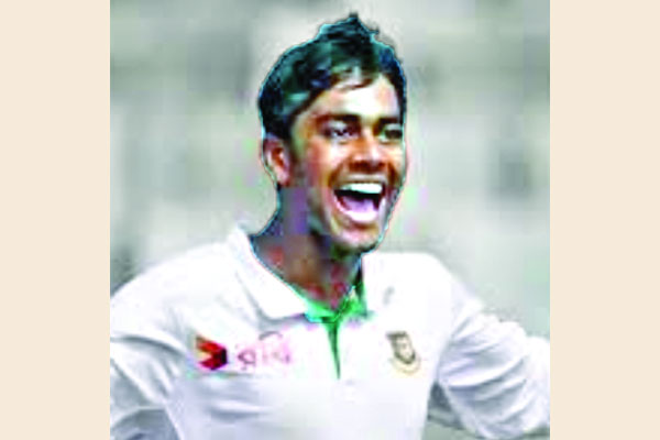 সেঞ্চুরির পর ৪ উইকেট