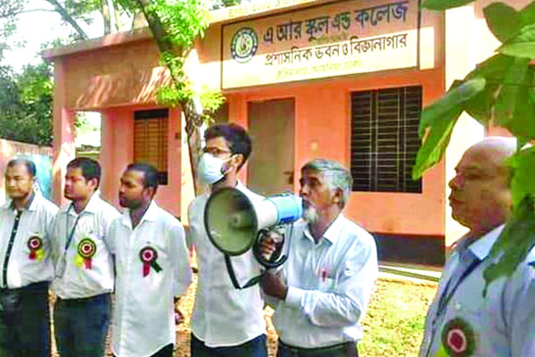 দরিদ্র সন্তানদের জন্য অনন্য স্কুল