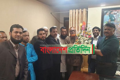 নাটোরের অর্ধশত আওয়ামী লীগ নেতাকর্মীর বিএনপিতে যোগদান

