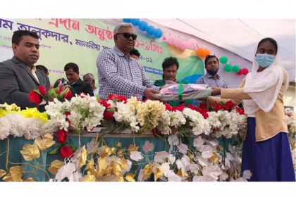 বরিশালে কৃতি শিক্ষার্থীদের শিক্ষা বৃত্তি প্রদান