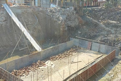 নবীনগরে নির্মাণাধীন সেতুর কাজ ১৩ দিন ধরে বন্ধ 