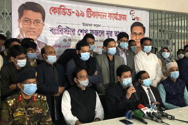 সবাই নির্ভয়ে টিকা নেবেন: মেয়র তাপস

