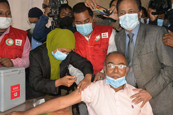 রংপুরে করোনার ভ্যাকসিন প্রয়োগ শুরু