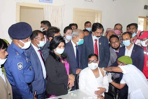 শেরপুরে করোনার টিকা প্রদান কর্মসূচির উদ্বোধন