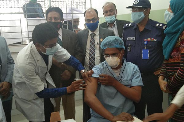 বরগুনায় প্রথম দিন ভ্যাকসিন নিলেন ৭৮ জন